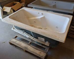NEW Frontline Manufacturing Whirlpool Tub