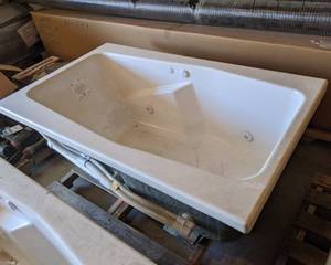 NEW Frontline Manufacturing Whirlpool Tub