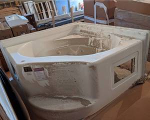 Frontline Manufacturing Corner Whirlpool Tub 55 x 55