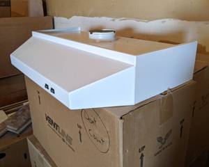(2) White Range Hoods w Vent and Light 30 x 18 x 5-12