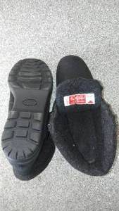 lot 20 image: Womens Toe Warmers by Canada