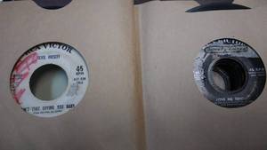 lot 35 image: Collectible Elvis 45 RPM Album with 16 Popular Records