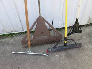 lot 22 image: 2 Yard Rakes Shop Broom and Floor S...