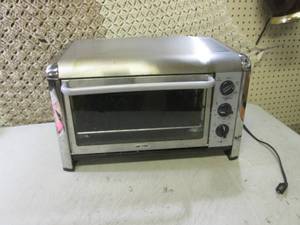 lot 44 image: Oster Toaster Oven  RM2...