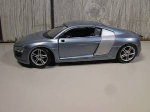 lot 153 image: Maisto Audi R8 Diecast Car 124 Sca...