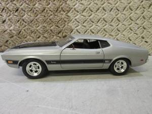 lot 162 image: Ertl Ford Mustang Mach I Diecast Ca...