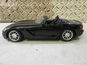 lot 163 image: Maisto Dodge Viper Diecast Car 124...