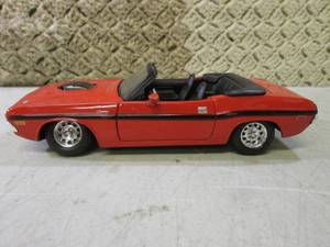 lot 166 image: Maisto 1970 Dodge Challenger RT Di...