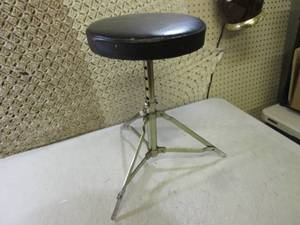 lot 181 image: Drummers Throne  F-0...