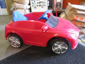 lot 205 image: 6 Volt Battery Operated Car No Batt...