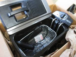 lot 233 image: Bella Deep Fryer  A-3...
