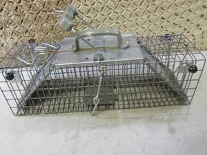 lot 246 image: Small Havahart Live Trap 17 14 Lo...