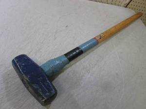 lot 247 image: 8 Pound Sledge Hammer  EC1...