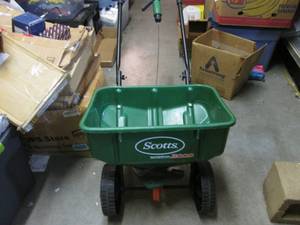 lot 262 image: Scotts Speedy Green 3000 Spreader  ...
