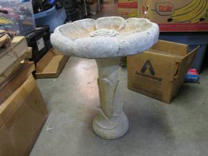 lot 263 image: Bird Bath 2 pc Very Heavy  RM4...