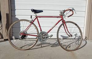 lot 4 image: Vintage Schwinn Deluxe Varsity 10 Speed Bicycle