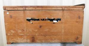 lot 30 image: Vintage Wood Chest