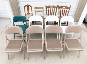 lot 32 image: Lot of 12 Assorted Chairs