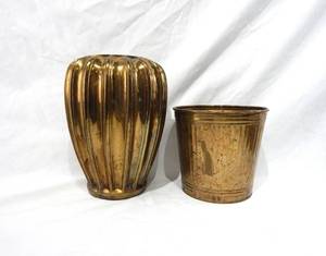 lot 31 image: Lot of Large Vintage Brass Items