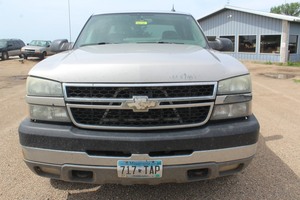 2005 Chevrolet Silverado 2500 LT - 2 Owners -