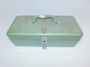 lot 1 image: Vintage Tackle Box
