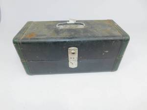 lot 2 image: Vintage Tackle Box