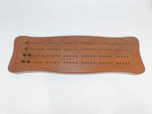 lot 9 image: Large Wooden Hand Made Cribbage Board