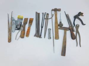 lot 46 image: Misc Garage Tools