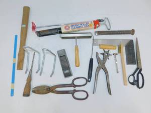 lot 50 image: Misc Garage Items