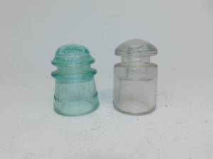 lot 54 image: Vintage Whitall Tatum Glass  Armstrong Glass Insulators