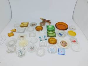 lot 80 image: Large Assortment of Ashtrays