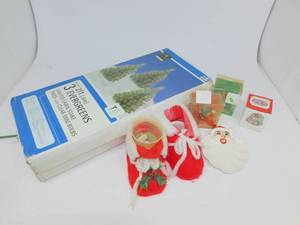 lot 87 image: Christmas Items