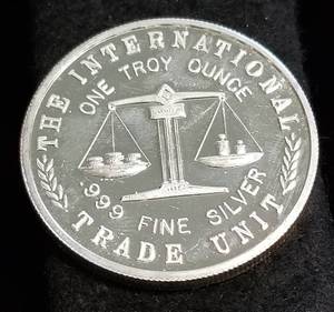 1 TROY OZ. .999 FINE SILVER 1983 BUFFALO TRADE UNIT