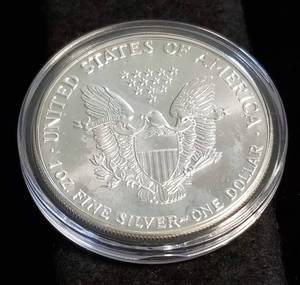 1990 AMERICAN SILVER EAGLE 1 TROY OZ. .999 FINE SILVER IN AIRTITE