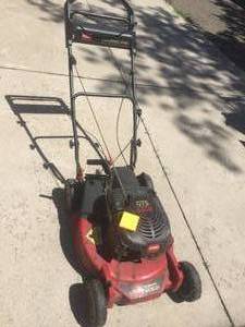 lot 52 image: Lawn Mower - TORO