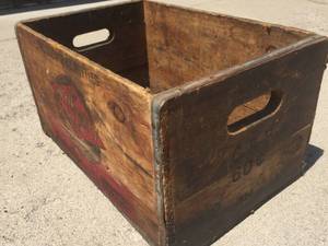 lot 60 image: Vintage Grain Belt Crate