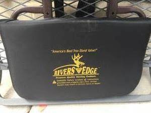lot 75 image: Deer Stand