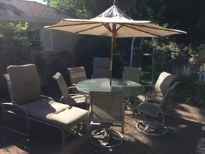 lot 79 image: Patio Set