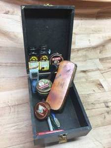 lot 200 image: Vintage Shoe Shine Kit