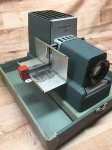 lot 203 image: Argus 300 Slide Projector