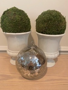 lot 26 image: Home Decor Items Vases and Artificial Floral Decoration