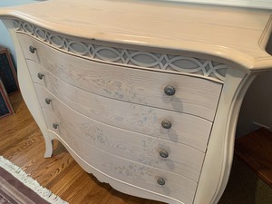 lot 29 image: Pickled Oak Serpentine Chest of Drawers