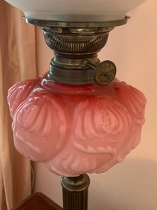 lot 31 image: Antique English Banquet Lamp