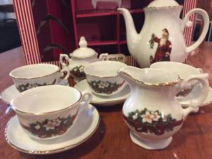 lot 262 image: Puppen-Porzellan-Service Tea Set