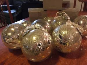 lot 263 image: Vintage Smith And Hawkins Mercury Glass Bulbs