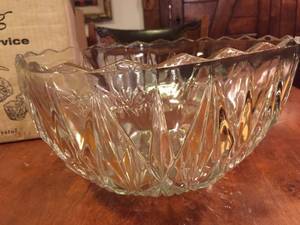 lot 265 image: Williamsburg Crystal Punch Service Set