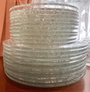 lot 48 image: Decorative Glass Dishes