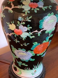 lot 33 image: Decorative Asian Design Floral Lamp