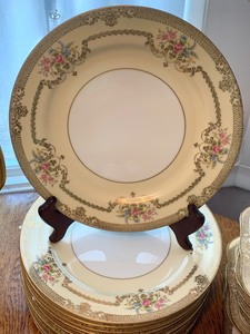 lot 47 image: Nortitake China Set