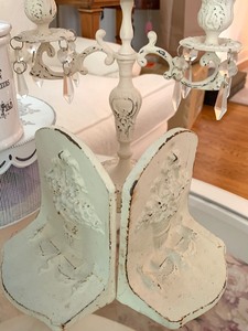 lot 133 image: FrenchShabby Chic Decor